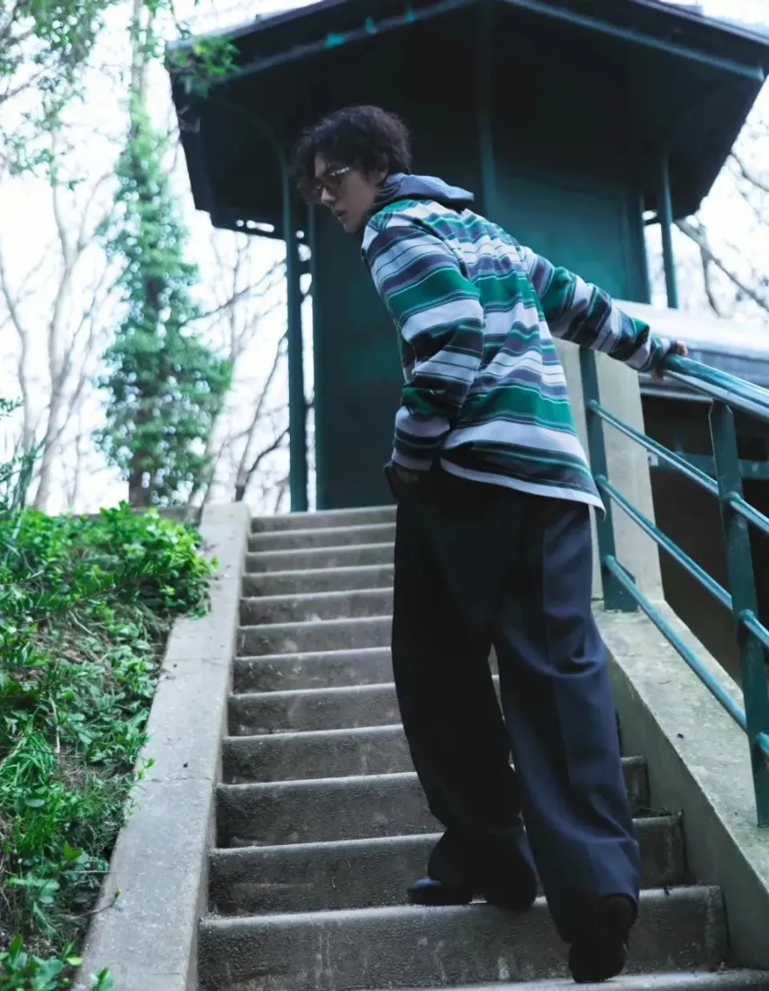 王一博手机壁纸｜户外楼梯背景图片 - 巴黎时装周「哲风壁纸」