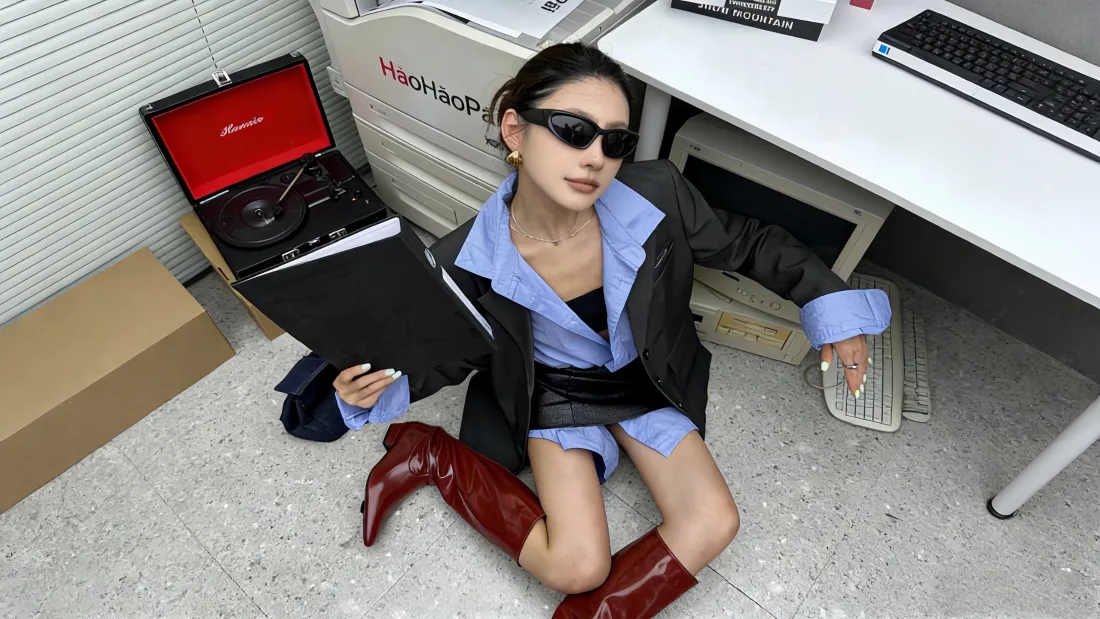 3k酷飒西装美女壁纸｜办公室背景图片 - 红皮鞋穿搭「哲风壁纸」