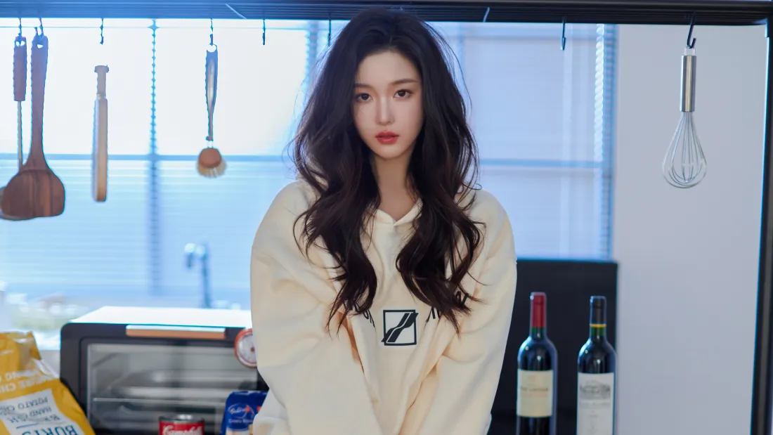 4k程潇壁纸｜居家厨房背景图片 - 氛围感美女「哲风壁纸」