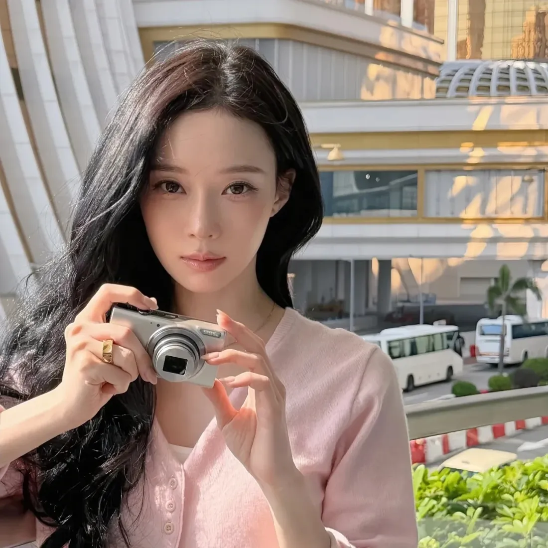 金玟庭手机壁纸｜街景背景图片 - 相机自拍「哲风壁纸」