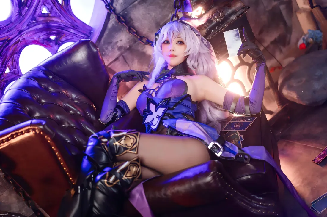 5k黑天鹅cos壁纸｜紫色光影背景图片 - 性感御姐「哲风壁纸」