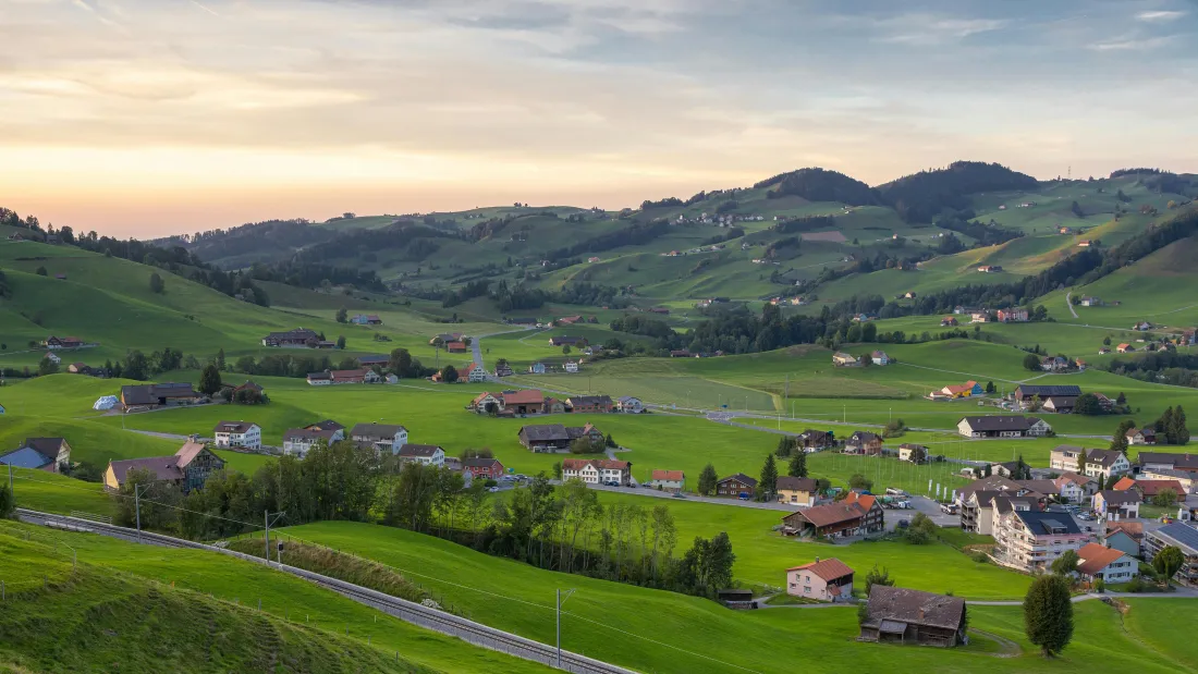 4k阿彭策尔壁纸｜草原乡村背景图片 - 瑞士小镇风光「哲风壁纸」