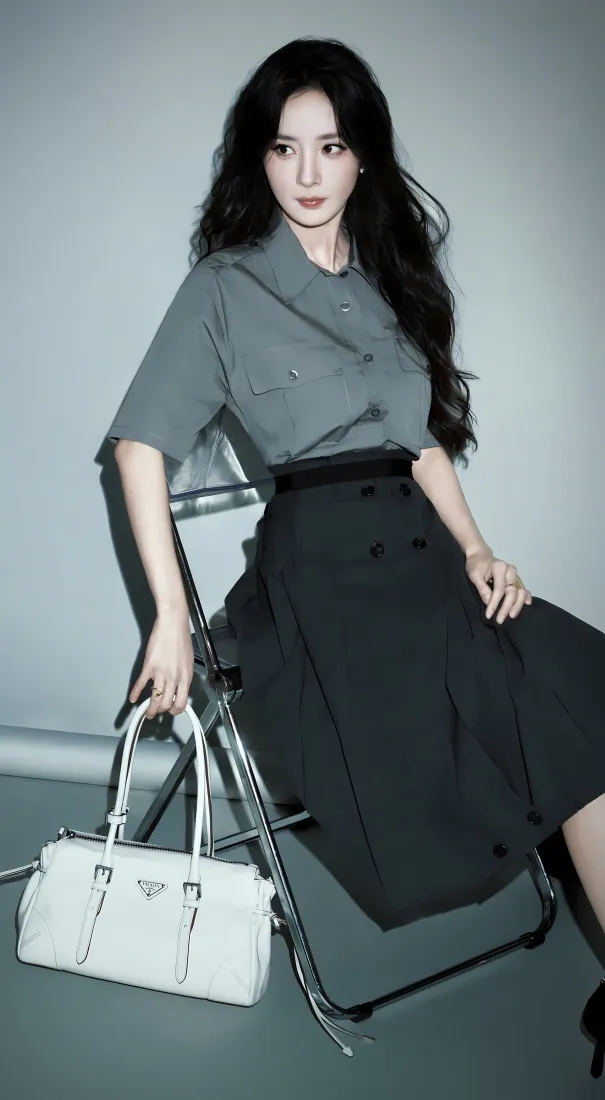 杨幂手机壁纸｜高级灰背景图片 - 时尚西装穿搭「哲风壁纸」