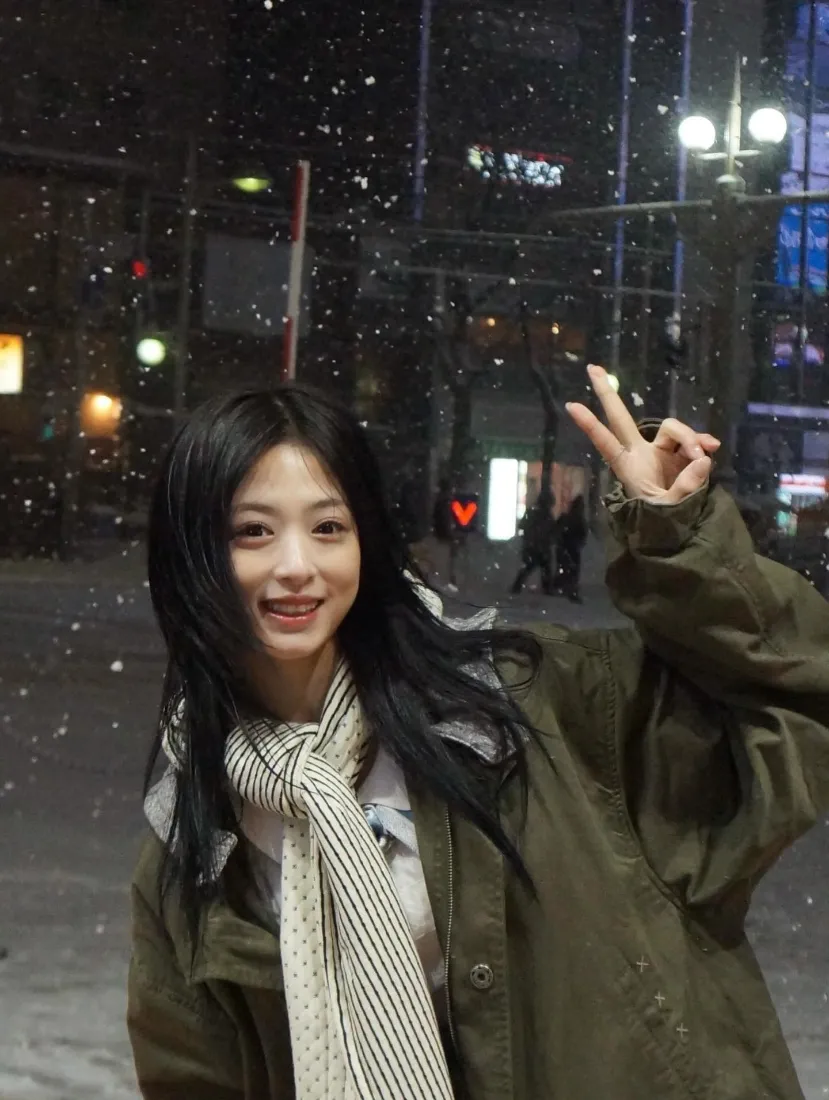 郑雅娴手机壁纸｜下雪夜景背景图片 - 甜美少女「哲风壁纸」