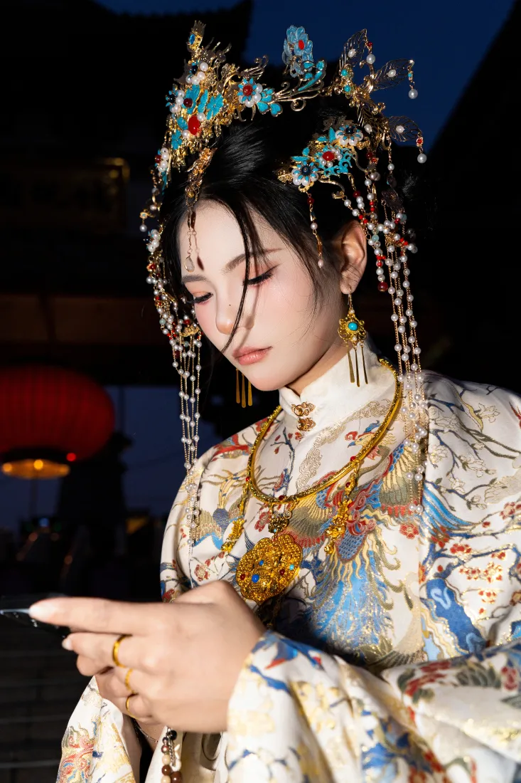 汉服美女手机壁纸｜古建夜景背景图片 - 古风美人「哲风壁纸」