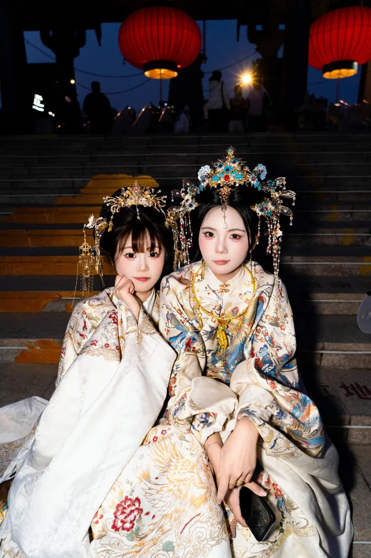 汉服美女手机壁纸｜古建夜景背景图片 - 国风佳人「哲风壁纸」