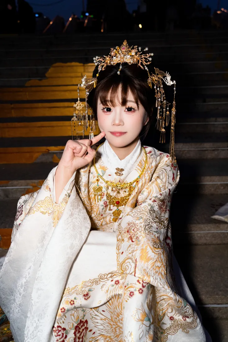 汉服美女手机壁纸｜夜景石阶背景图片 - 古风华丽穿搭「哲风壁纸」