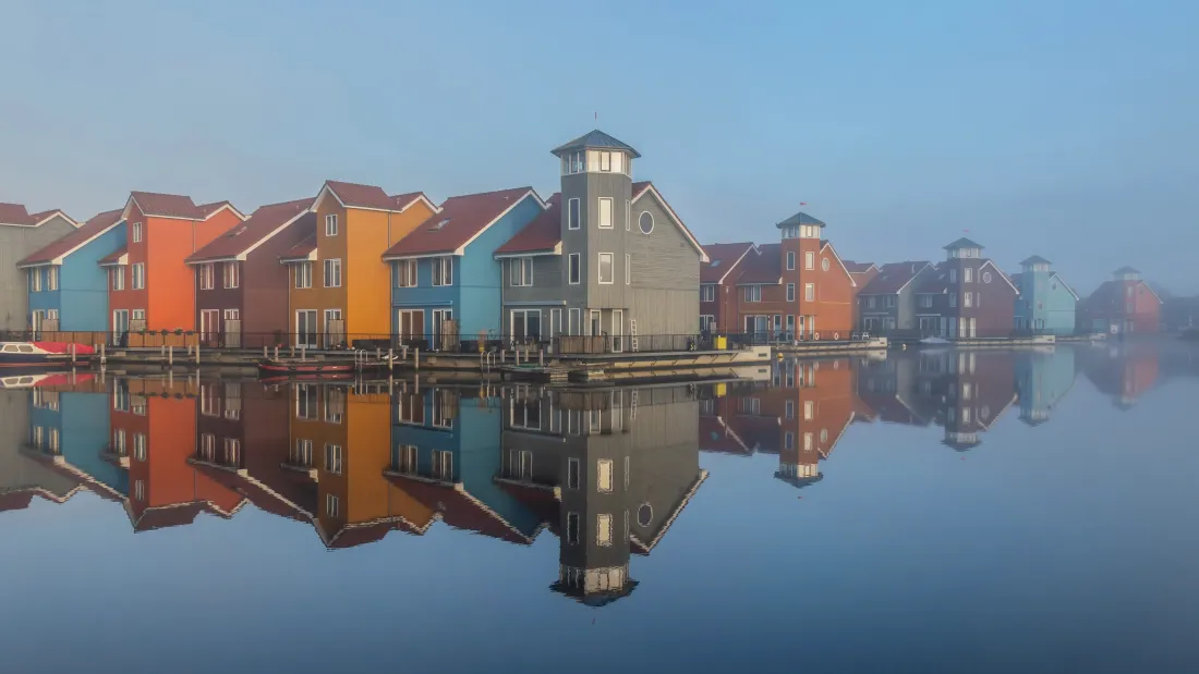 4k彩色海景别墅壁纸｜水面倒影背景图片 - 海边自然风光「哲风壁纸」