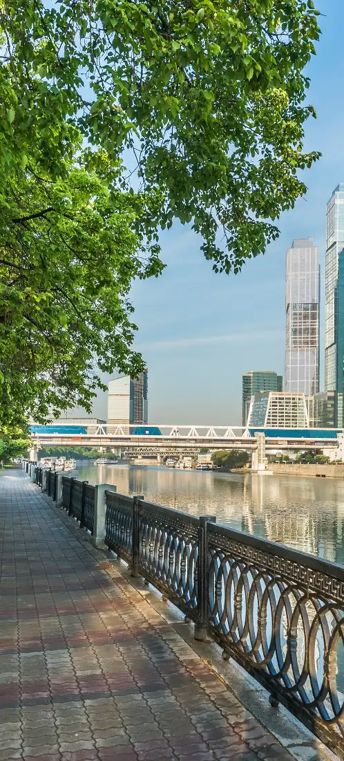 江边步道手机壁纸｜都市江景背景图片 - 清新治愈风景「哲风壁纸」