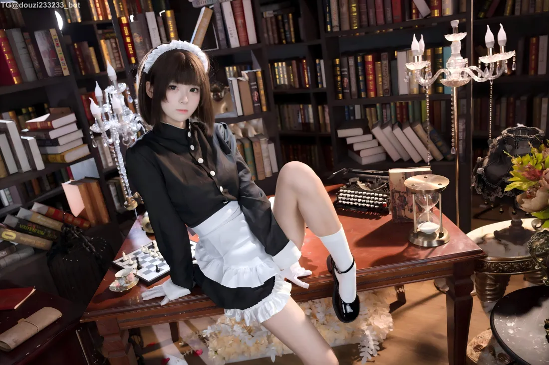 5k女仆装cos壁纸｜复古书房背景图片 - 高颜值美女「哲风壁纸」