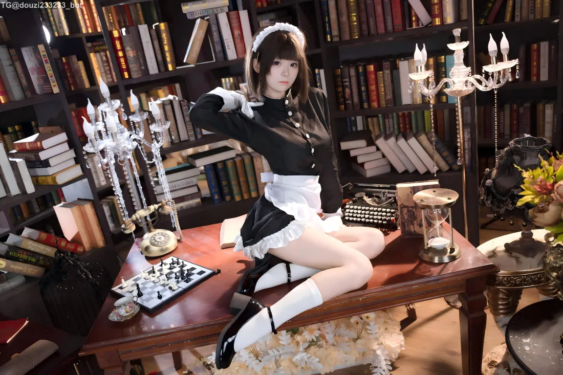 5k女仆装cos壁纸｜书房背景图片 - 清纯美女「哲风壁纸」