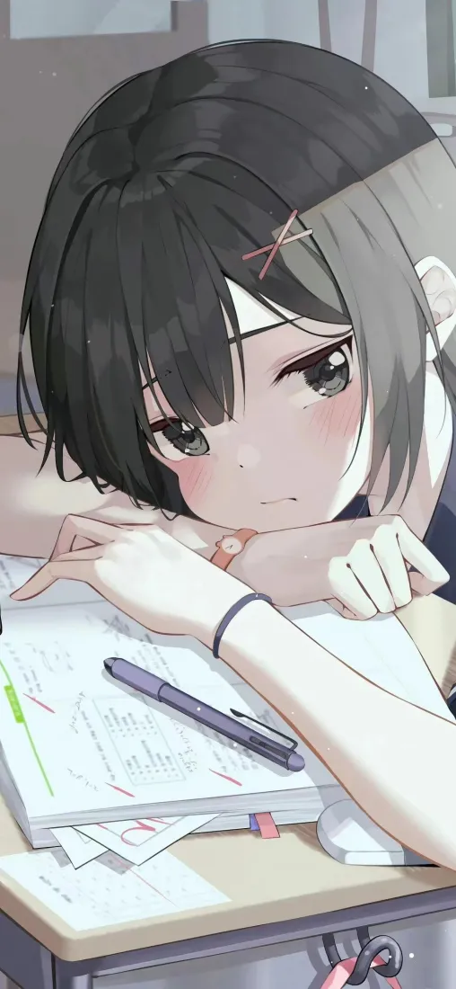 短发少女手机壁纸｜教室课桌背景图片 - 清新校园风「哲风壁纸」