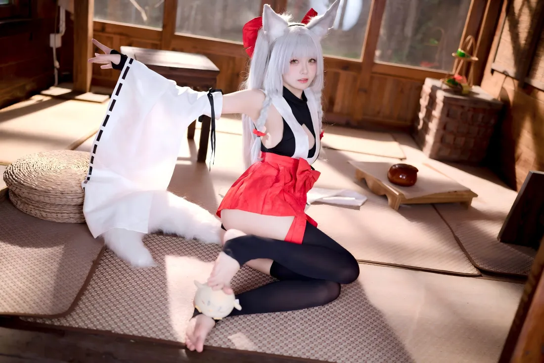 5k狐耳巫女cos壁纸｜日式木屋背景图片 - 黑丝美女「哲风壁纸」