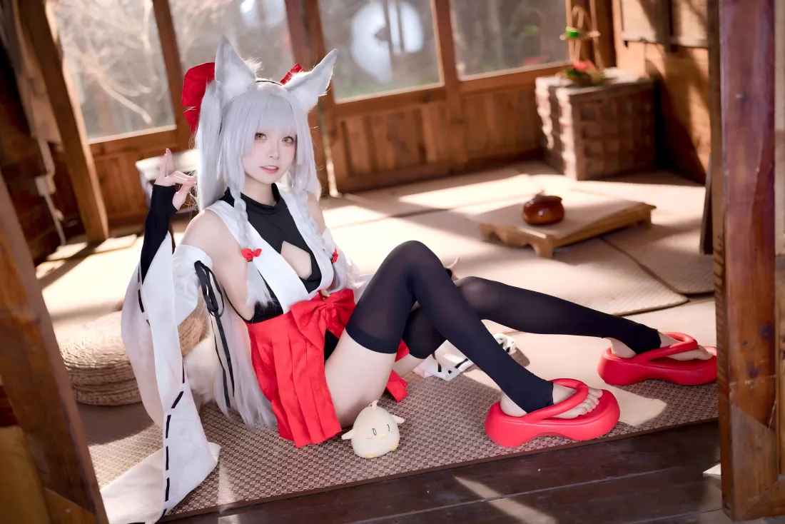 5k狐耳巫女cos壁纸｜日式木屋背景图片 - 黑丝美女「哲风壁纸」