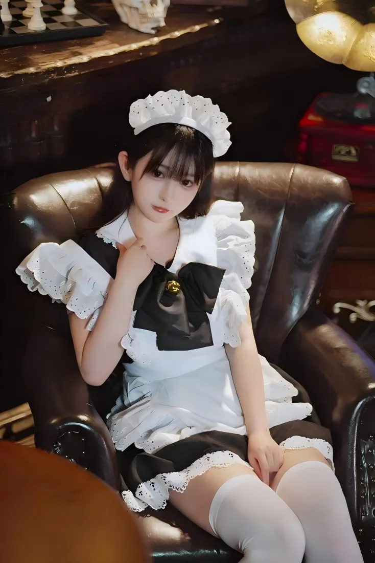 女仆cos手机壁纸｜真皮沙发背景图片 - 白丝少女「哲风壁纸」