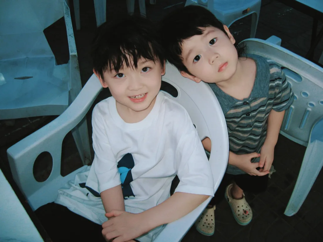 3k汤圆和肉团壁纸｜可爱萌娃背景图片 - 帅气小男孩「哲风壁纸」