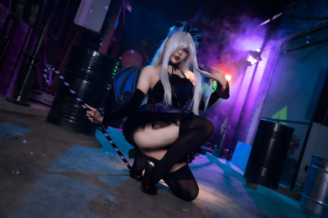 5k银发美女壁纸｜霓虹灯背景图片 - 性感黑丝穿搭「哲风壁纸」