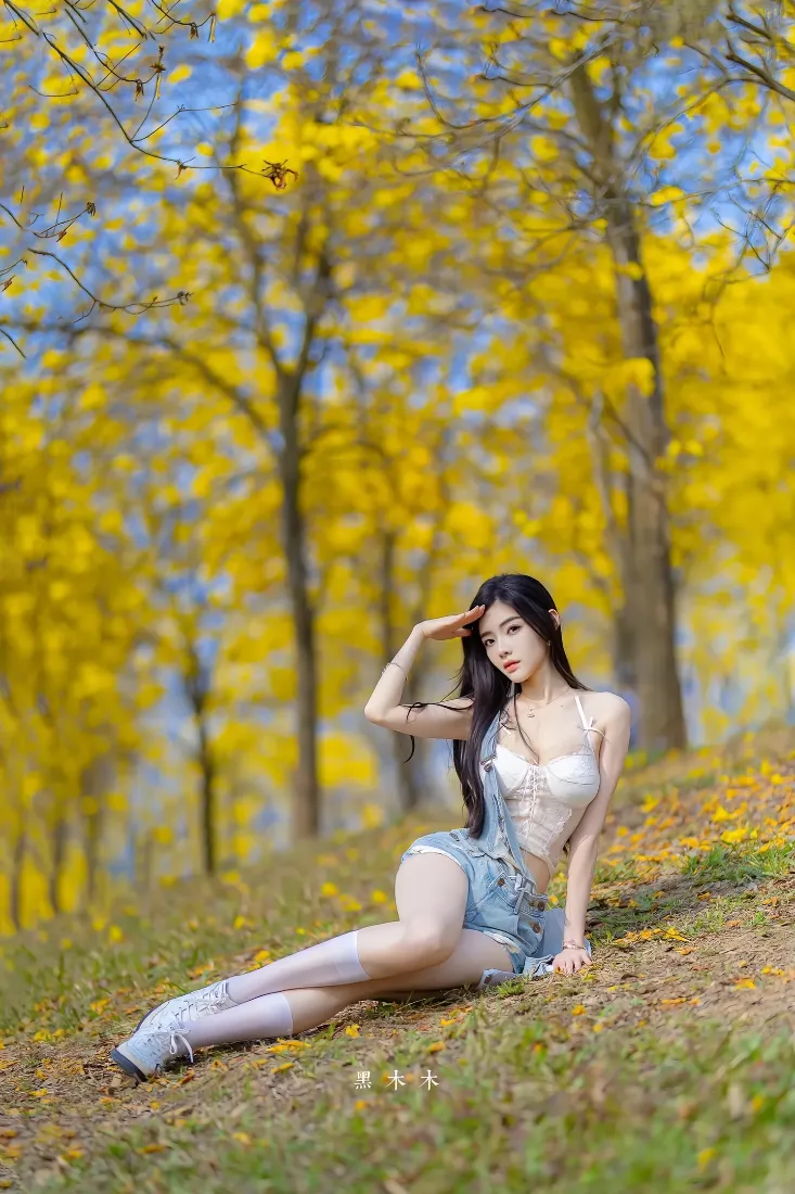 美女手机壁纸｜银杏林背景图片 - 秋日户外写真「哲风壁纸」