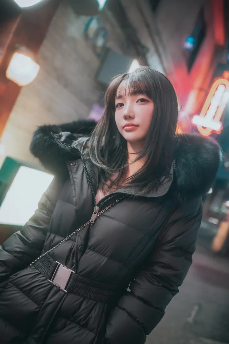 韩国美女手机壁纸｜街头夜景背景图片 - 冬日氛围感「哲风壁纸」