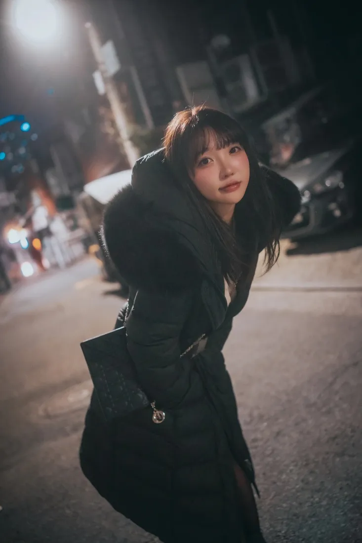 韩国美女手机壁纸｜冬夜街道背景图片 - 氛围感「哲风壁纸」