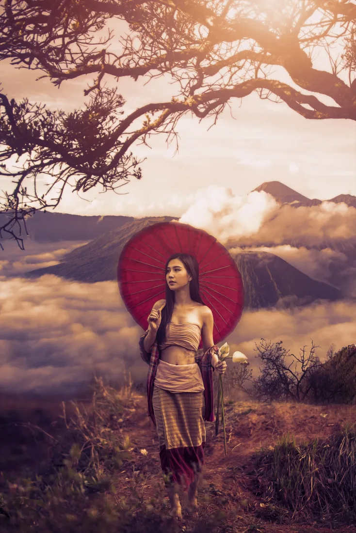 红伞美女手机壁纸｜山野云海背景图片 - 日落氛围感「哲风壁纸」