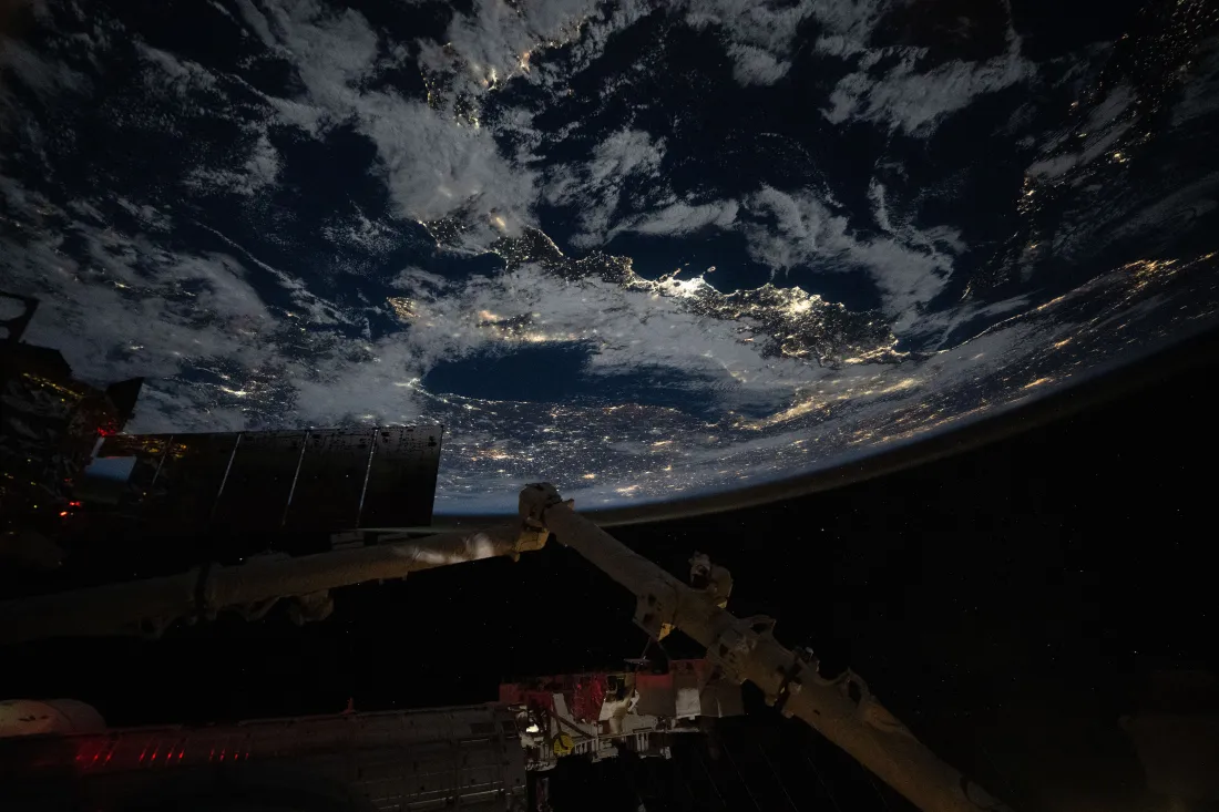 8k国际空间站壁纸｜地球夜景背景图片 - 航天美国「哲风壁纸」