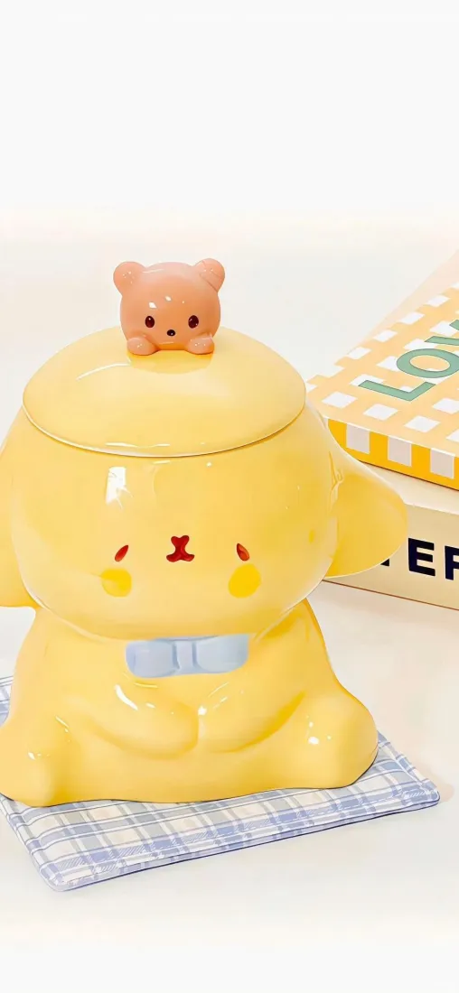 玉桂狗手机壁纸｜奶黄杯子背景图片 - 可爱萌系摆件「哲风壁纸」