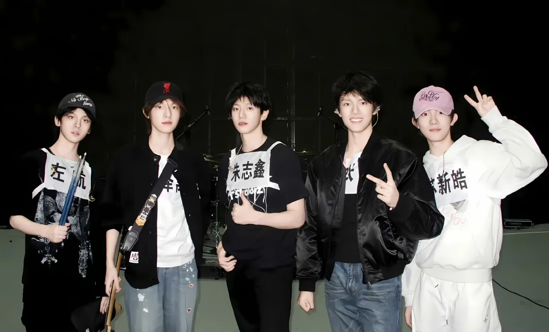 3kTF家族壁纸｜排练现场背景图片 - 少年团体合照「哲风壁纸」