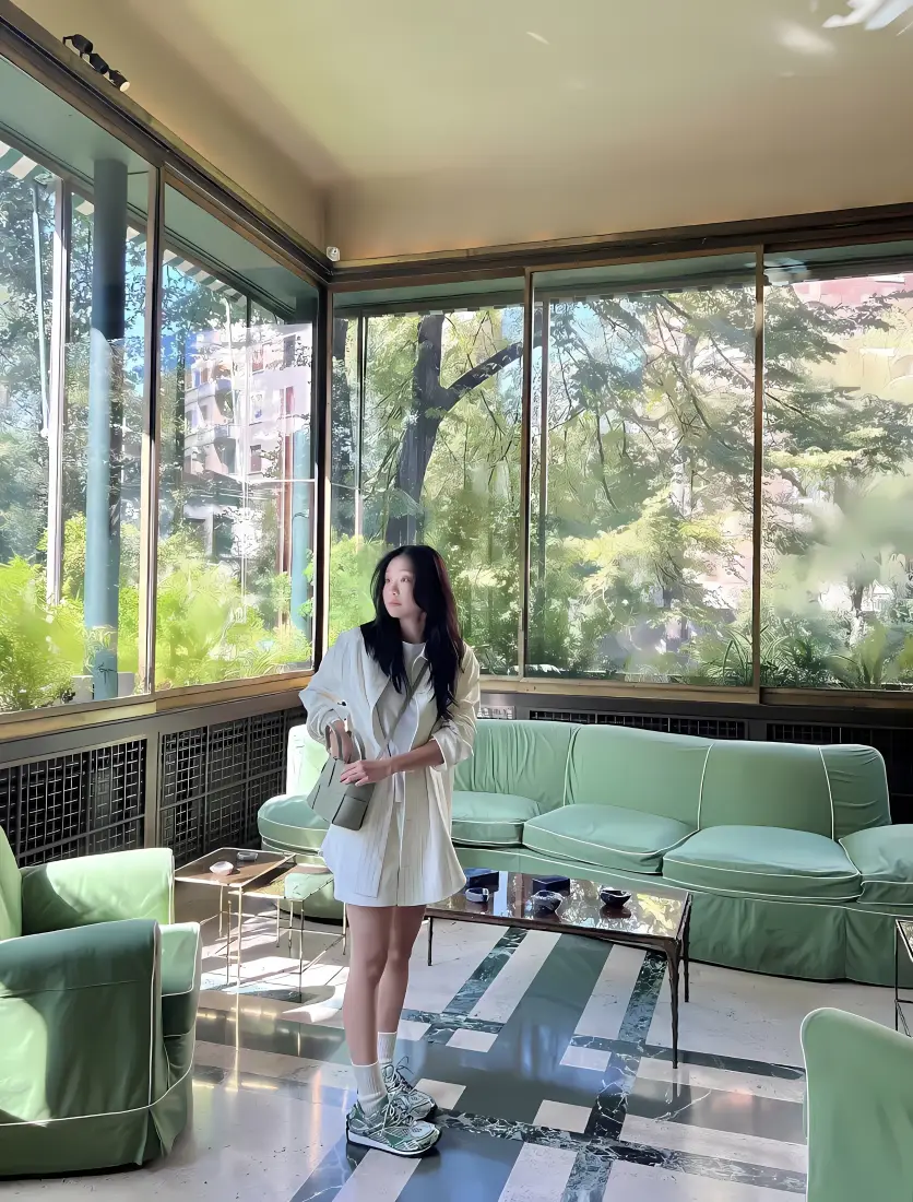 金多美手机壁纸｜落地窗客厅背景图片 - 韩国明星「哲风壁纸」