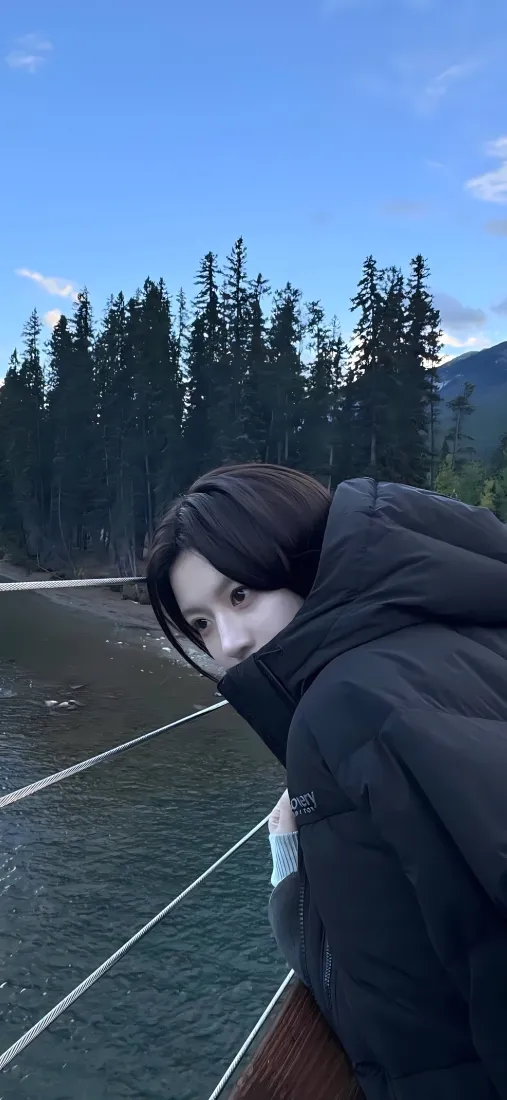 金允贞手机壁纸｜户外背景图片 - 韩国明星「哲风壁纸」