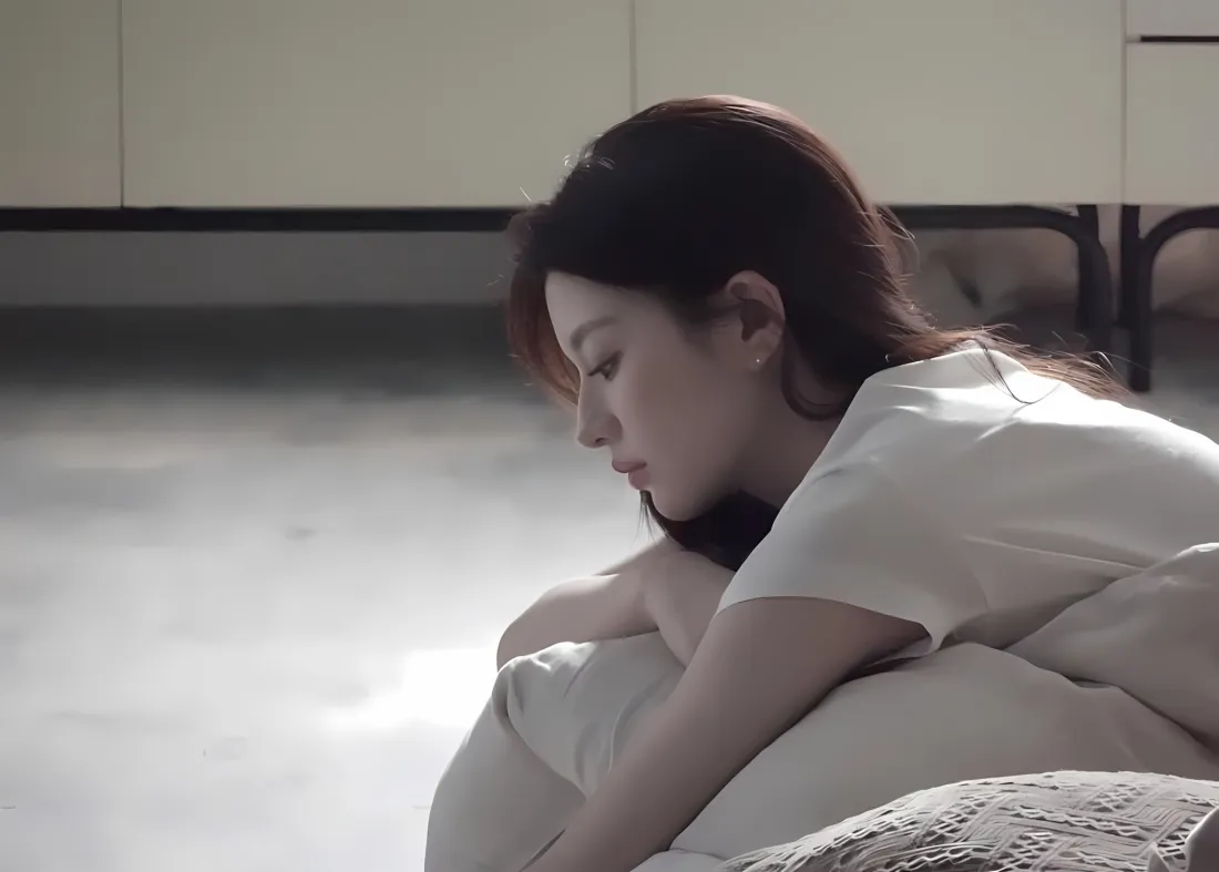 2k金允贞壁纸｜韩国明星背景图片 - 慵懒居家「哲风壁纸」