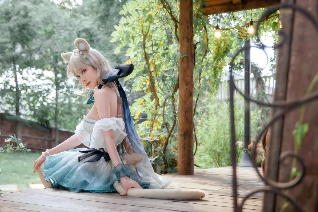 5k猫耳cos壁纸｜户外背景图片 - 大长腿美女「哲风壁纸」