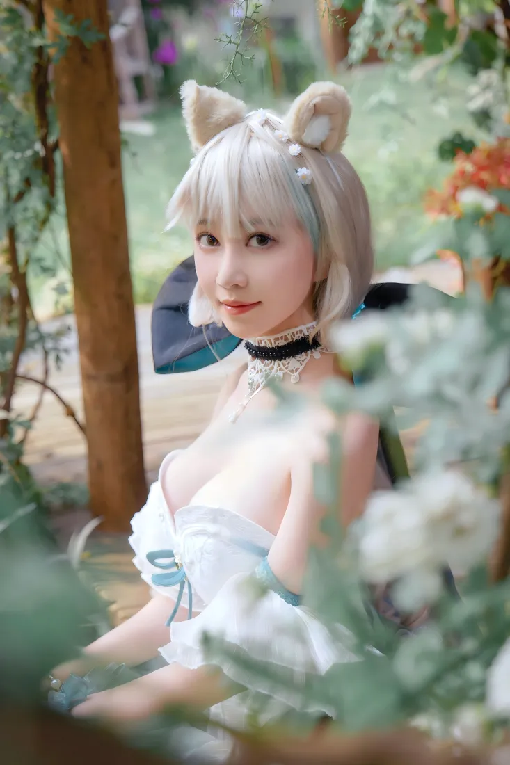 猫耳cosplay手机壁纸｜户外花园背景图片 - 银发美女「哲风壁纸」