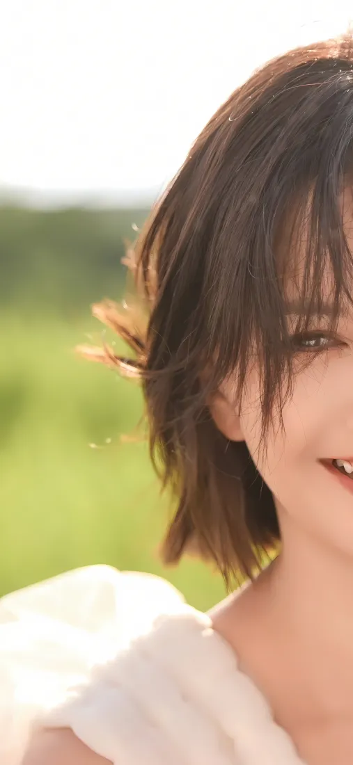 孙燕姿手机壁纸｜清新户外背景图片 - 治愈草地「哲风壁纸」