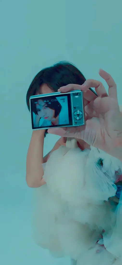 孙燕姿手机壁纸｜对镜自拍背景图片 - 清新氛围感「哲风壁纸」
