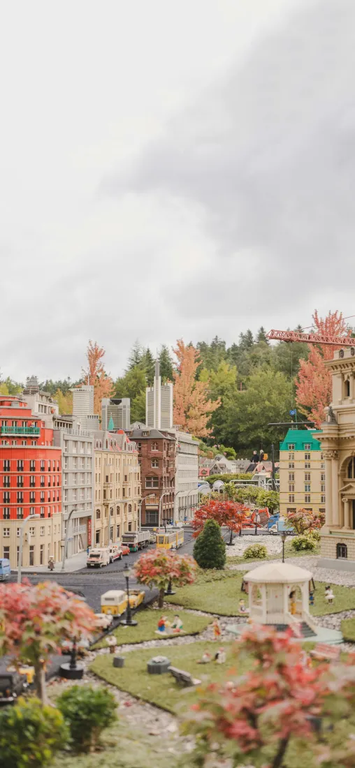 欧式城镇手机壁纸｜风景背景图片 - 林荫小路「哲风壁纸」