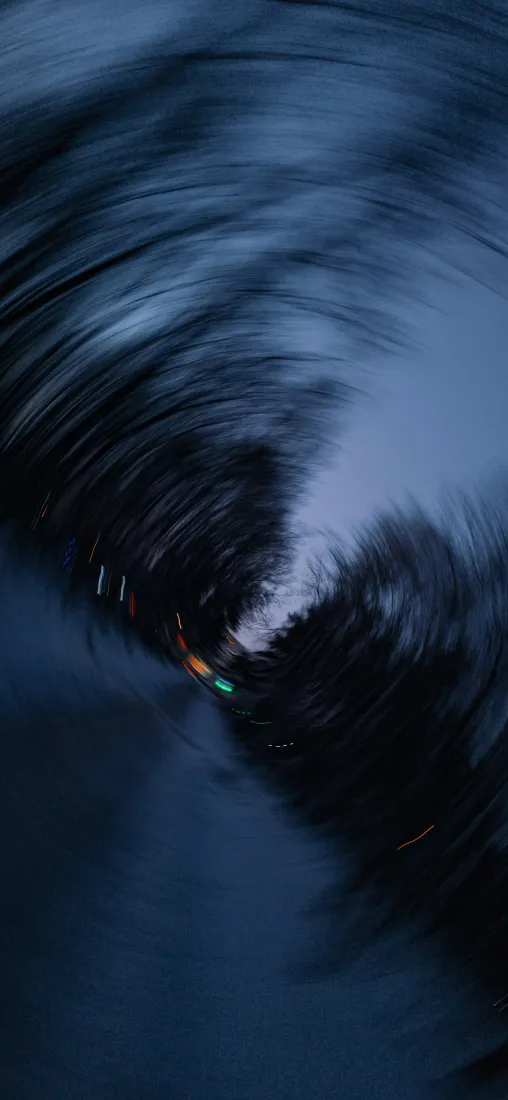 蜿蜒道路手机壁纸｜夜晚背景图片 - 虚晃车灯「哲风壁纸」