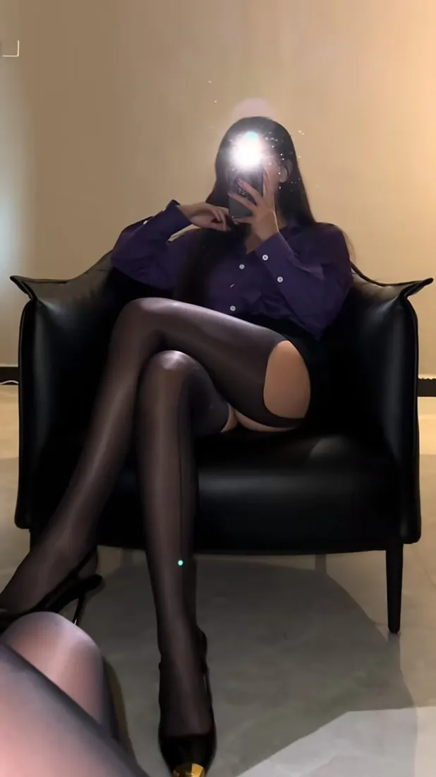 黑丝御姐手机壁纸｜室内穿搭背景图片 - 性感高跟「哲风壁纸」