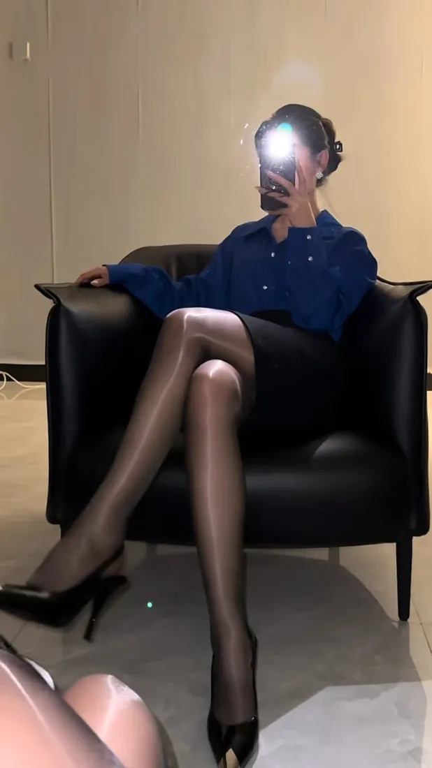 油亮丝袜手机壁纸｜OL穿搭背景图片 - 黑色高跟鞋「哲风壁纸」