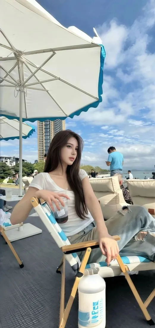 长发美女手机壁纸｜户外休闲背景图片 - 海滨打卡「哲风壁纸」