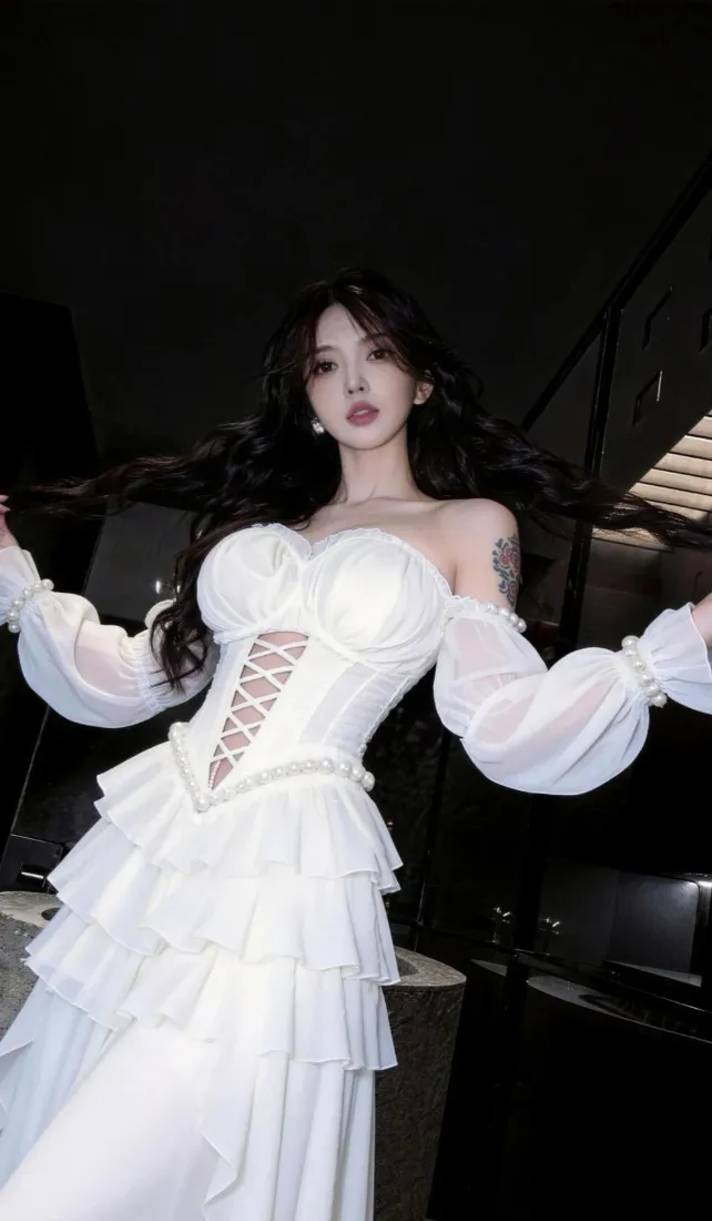 白裙美女手机壁纸｜iOS背景图片 - 纯欲风「哲风壁纸」