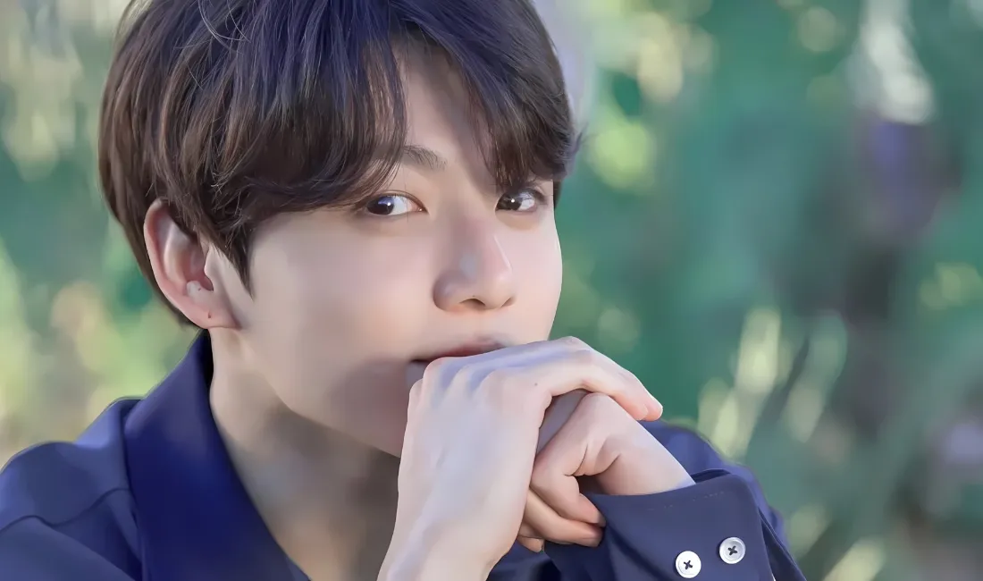 2k田柾国壁纸｜清新户外绿荫背景图片 - 帅气男爱豆「哲风壁纸」