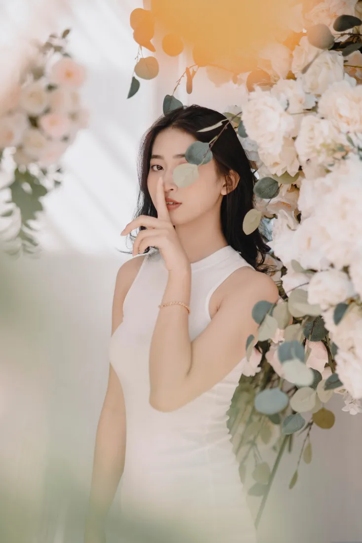 气质模特手机壁纸｜花艺氛围背景图片 - 温柔写真「哲风壁纸」