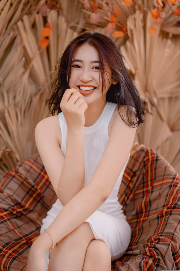 少女手机壁纸｜农村背景图片 - 白色连衣裙「哲风壁纸」