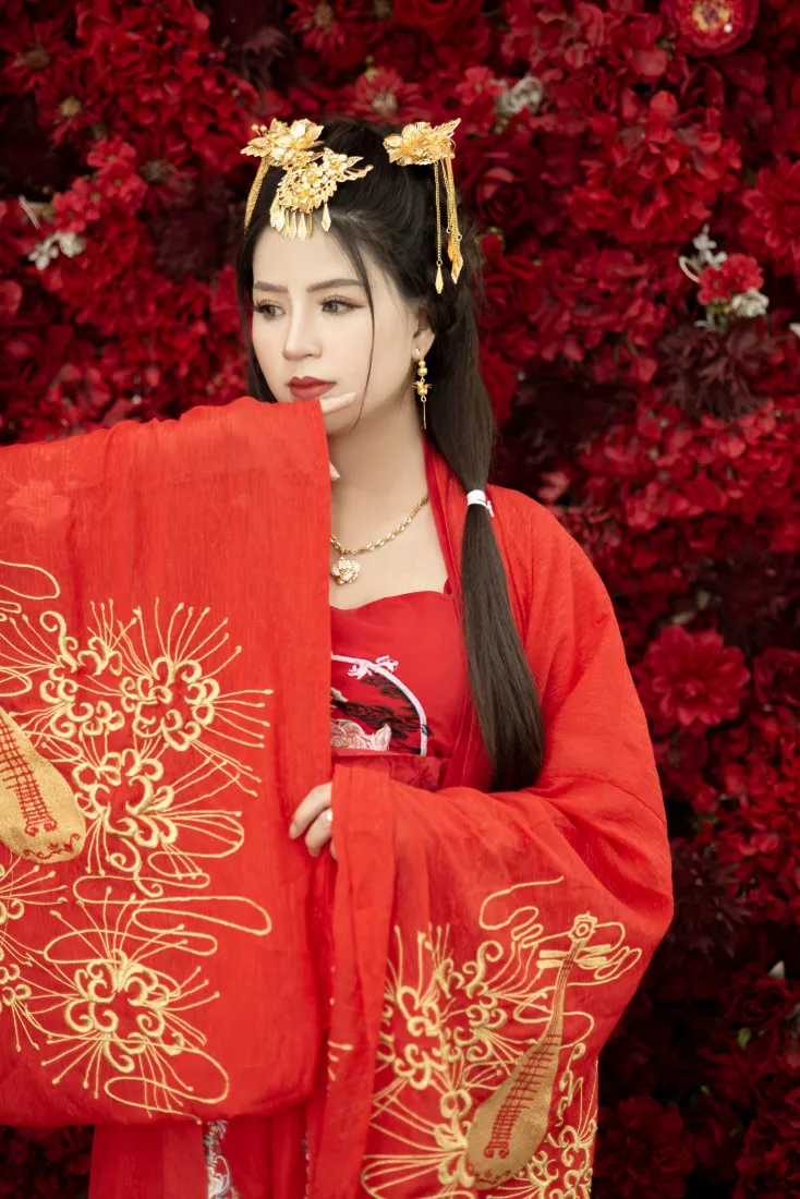 古风汉服手机壁纸｜红色背景图片 - 红衣女子「哲风壁纸」