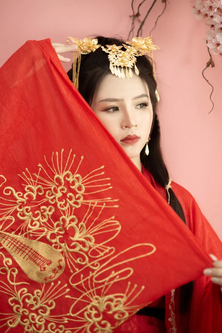 汉服美女手机壁纸｜红色背景图片 - 古风嫁衣「哲风壁纸」