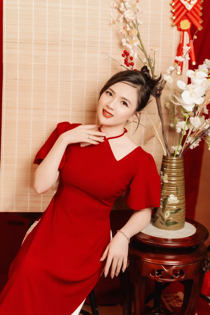 红衣美女手机壁纸｜新中式背景图片 - 喜庆氛围「哲风壁纸」