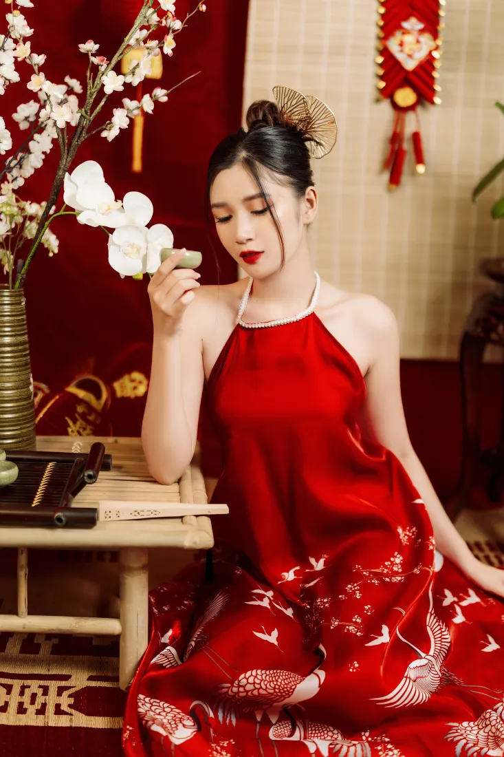 古风红衣美女手机壁纸｜国风背景图片 - 新年氛围「哲风壁纸」