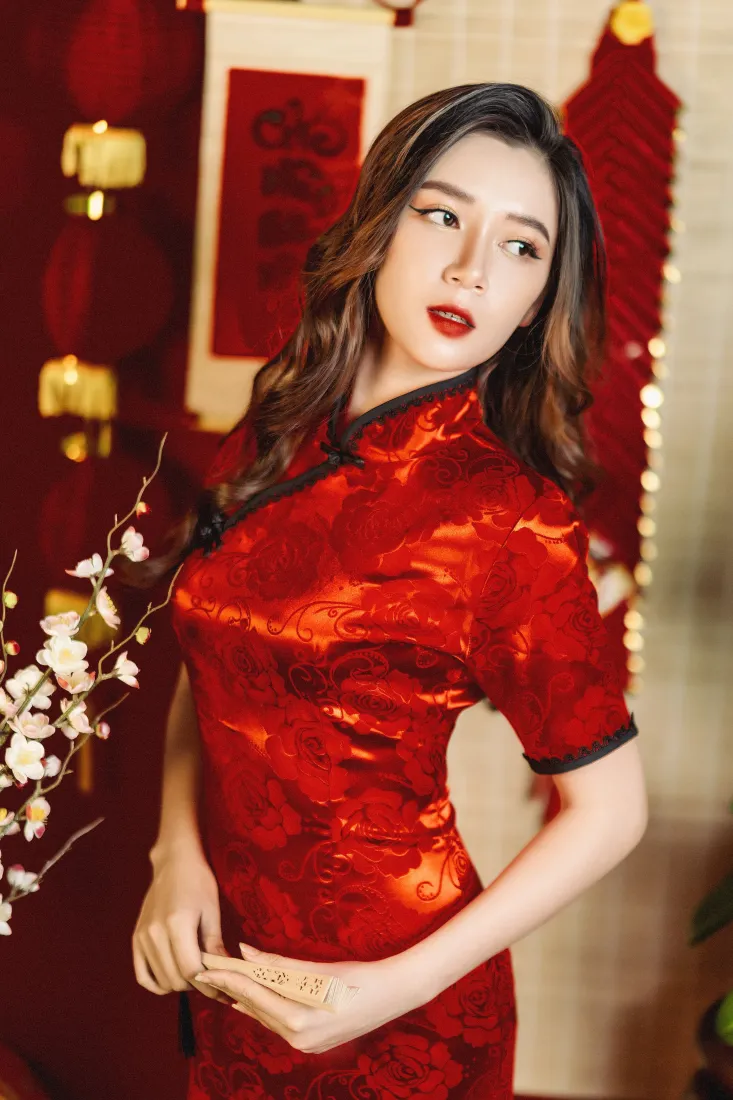红色旗袍手机壁纸｜人物背景图片 - 国风气质美女「哲风壁纸」