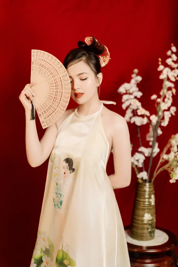 古风美女手机壁纸｜红色背景图片 - 改良旗袍「哲风壁纸」